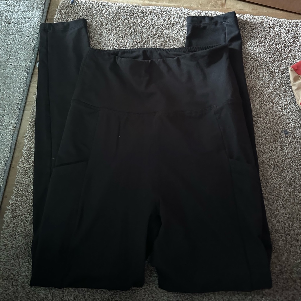 Women’s black leggings